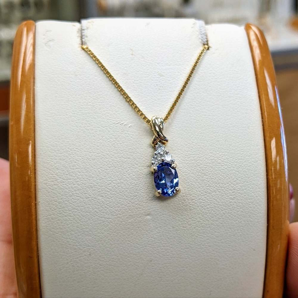 14k Tanzanite and diamond pendant - Picture 3 of 11